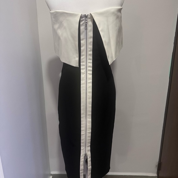 Bardot Two-Tone off the shoulder Midi Dress in Black and White size M/8 - Picture 2 of 6